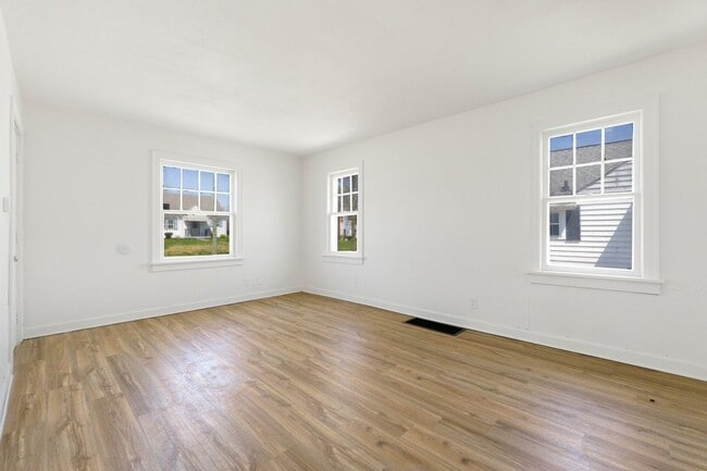 Building Photo - 3 Bedroom home! **2ND MONTH RENT FREE*