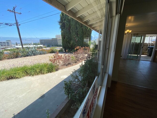 Building Photo - Spacious Home in Blue Zone Loma Linda!