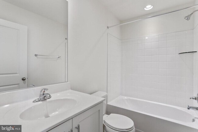 Building Photo - 233 Clifton Mnr