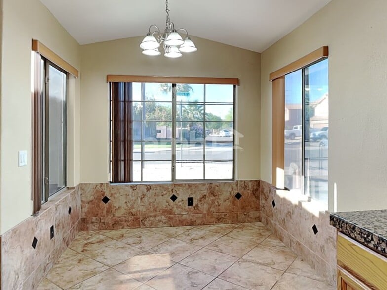 Building Photo - 1925 E Palomino Dr