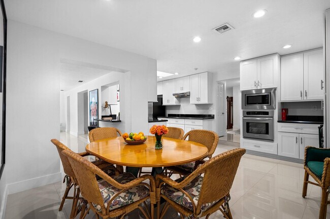 Building Photo - 326 Seven Isles Dr