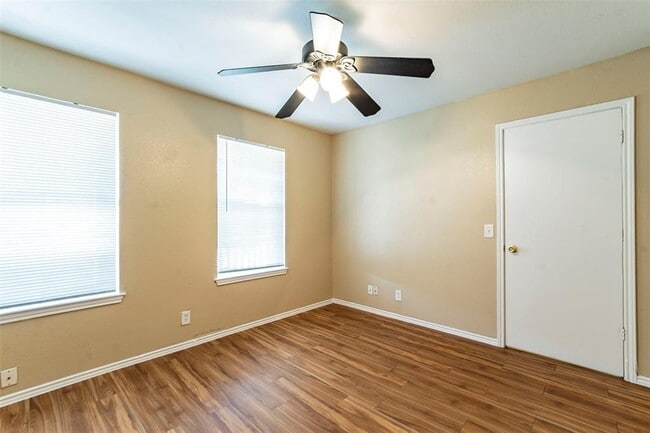 Building Photo - 207 Mitchell Dr