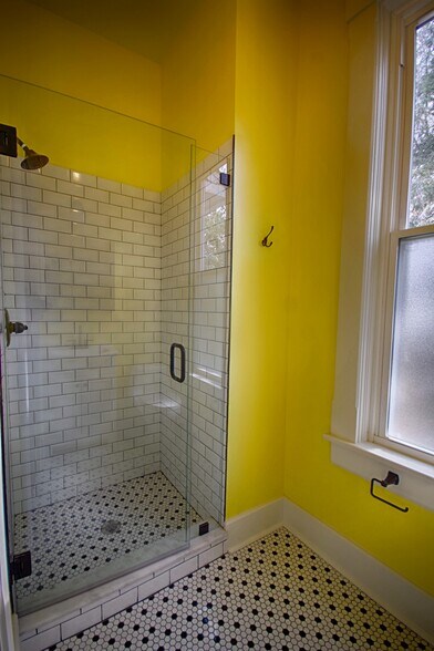 Building Photo - 2038 Bonnycastle Ave