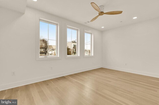 Building Photo - 1706 Bay St SE