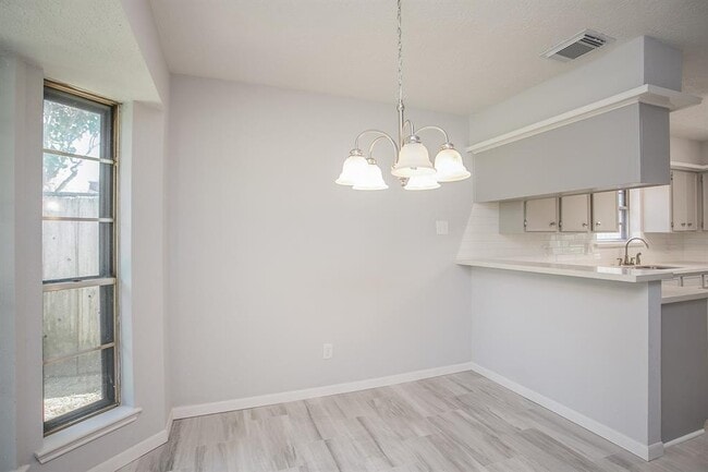 Building Photo - Beautifully renovated 4 bedroom home in a great subdivision
