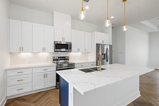 Building Photo - 23107 Miramar Dr