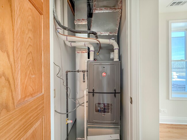 Building Photo - 6411 W Irving Park Rd