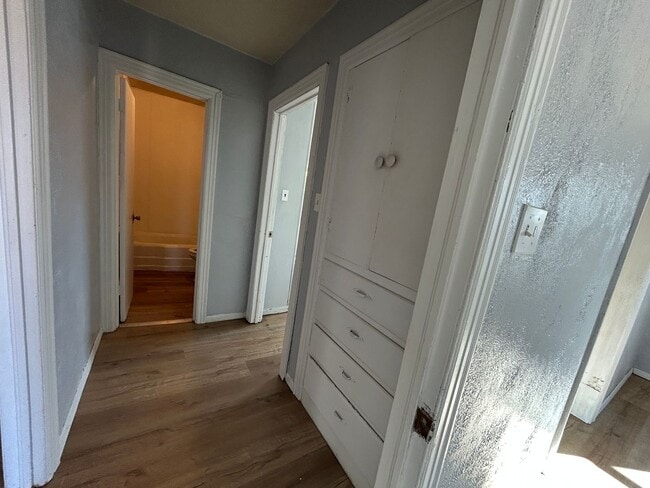 Building Photo - Large 3 bed 1 bath Home