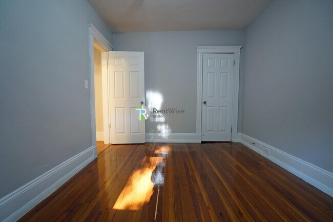 Building Photo - 146 Chiswick Rd