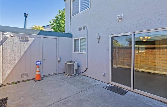 Building Photo - 3370 Northwood Dr.