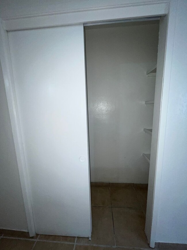 Building Photo - 2268