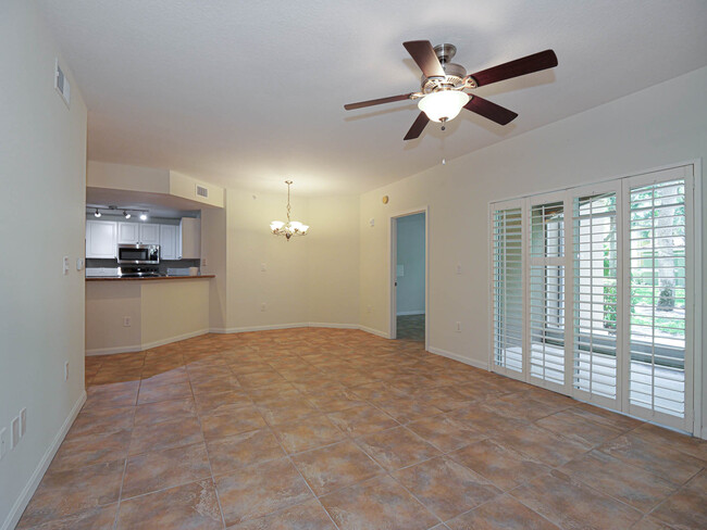 Building Photo - 5060 Fairways Cir