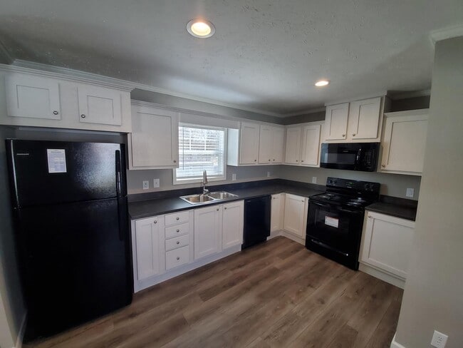 Building Photo - 252 Field Pine Dr