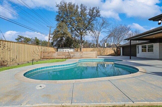 Building Photo - 12417 Quincy Ln