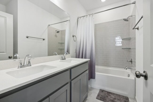 Building Photo - 615 Arapaho Dr