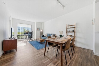 Building Photo - 1201 4th St