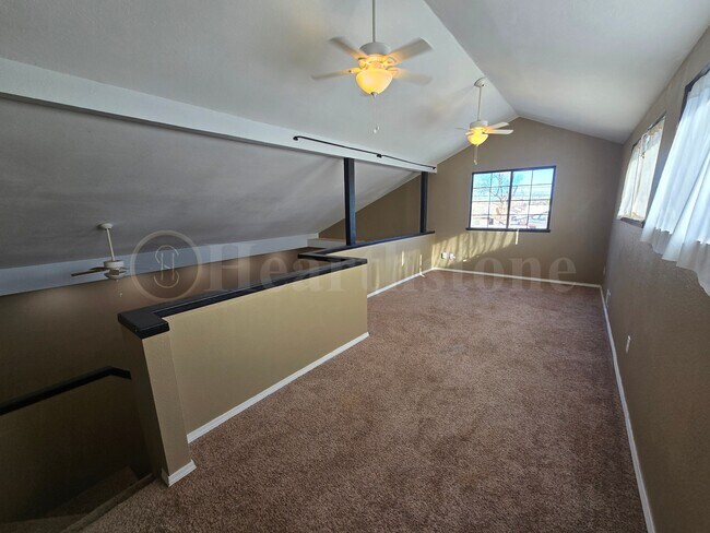 Building Photo - 1307 Gidding St