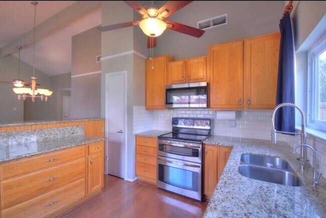 Building Photo - 3039 Becket St