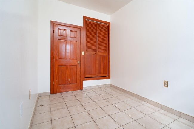 Building Photo - 724 17th St