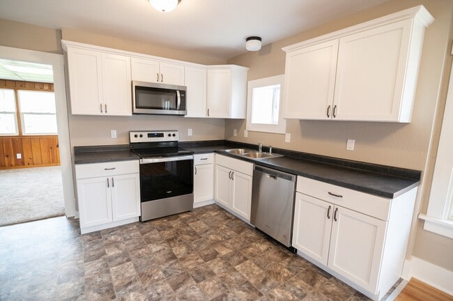 Building Photo - 1305 Cottage Ln