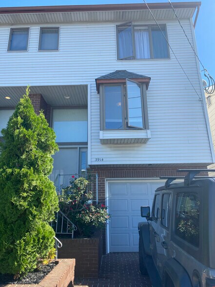 Building Photo - 3914 South Blvd