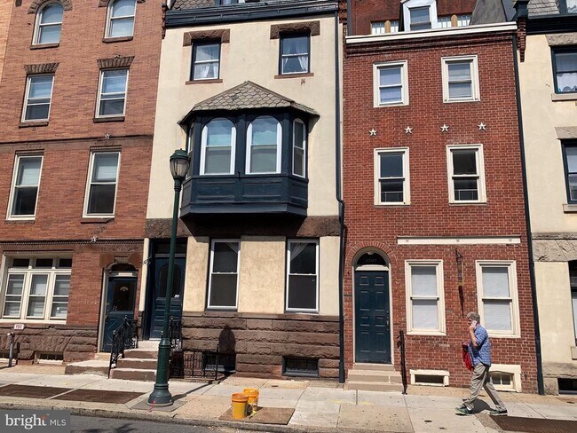 Building Photo - 1203 Locust St