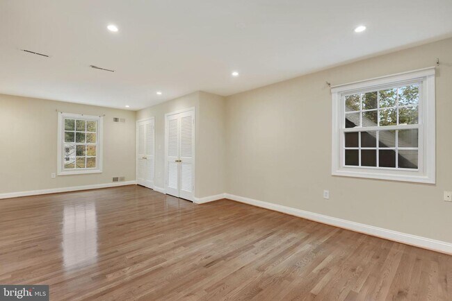 Building Photo - 7320 Bradley Blvd