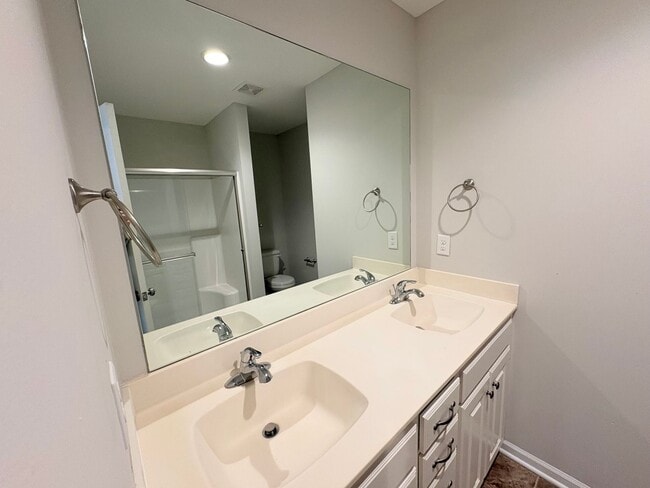 Building Photo - ***MOVE IN SPECIAL*** 3 Bedroom | 2.5 Bath...