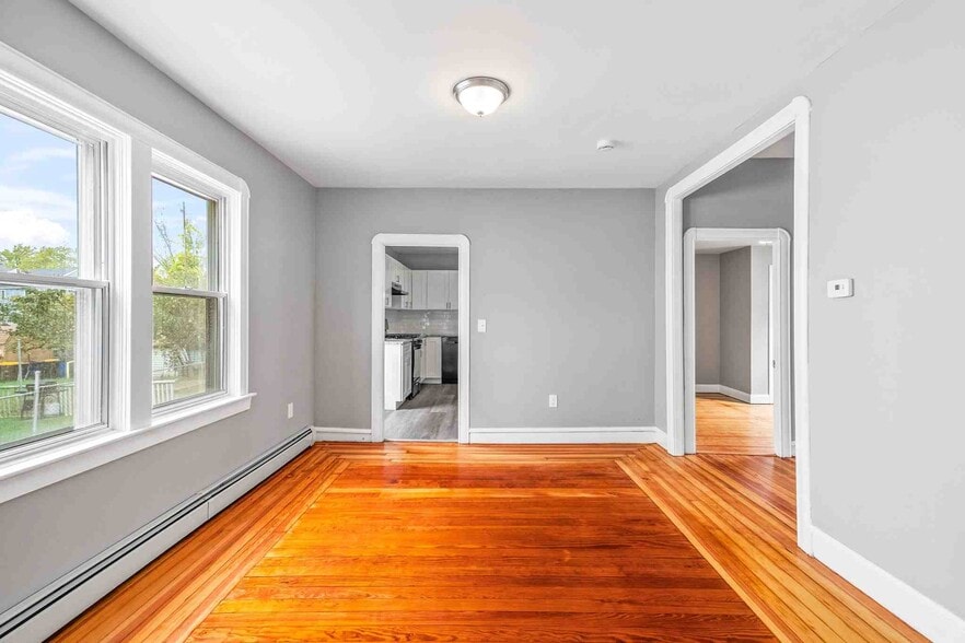 Building Photo - 100 Weetamoe St