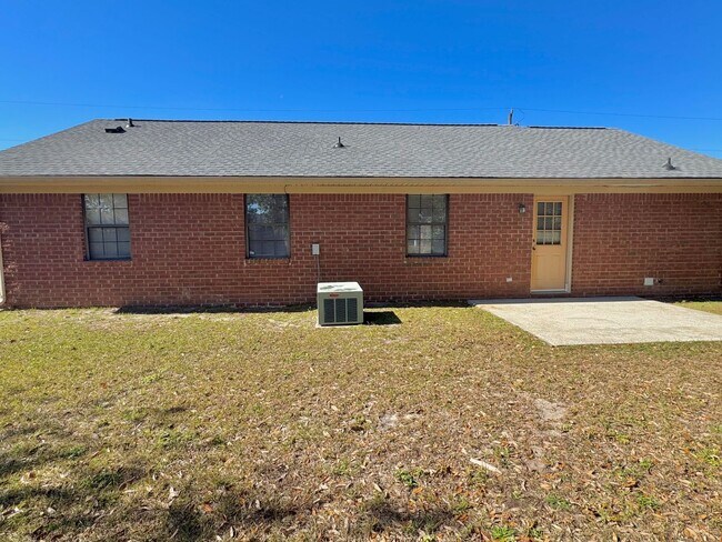 Building Photo - MOVE-IN READY! (Pet Friendly)