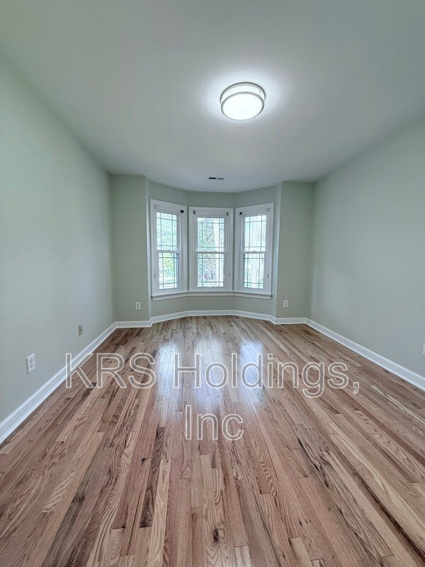 Building Photo - 213 Glen Abbey Dr