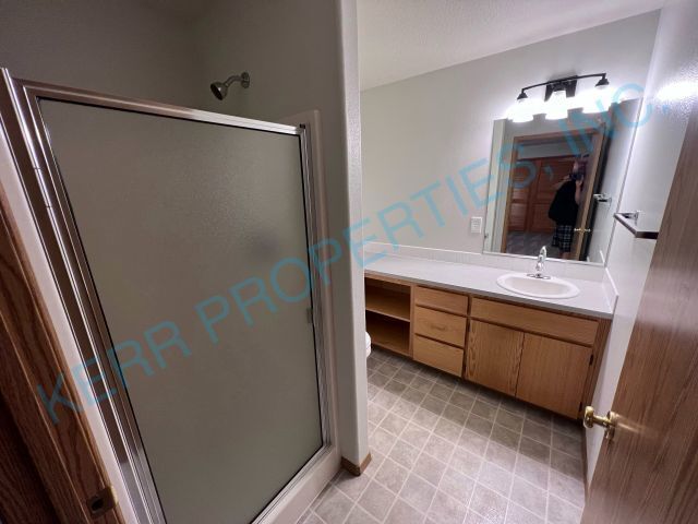 Building Photo - FREE RENT! Spacious & Modern 2-Bed, 2-Bath...