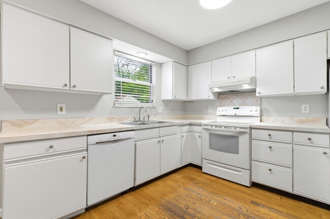 Building Photo - 2688 Bellwood Ave