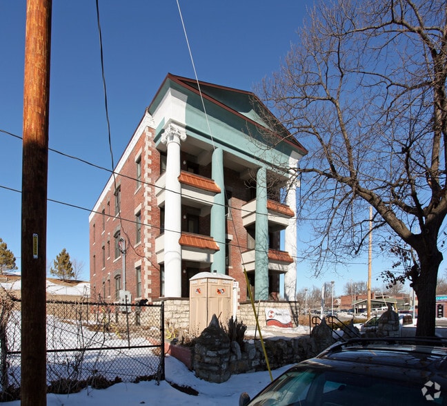 Building Photo - Paradise Flats
