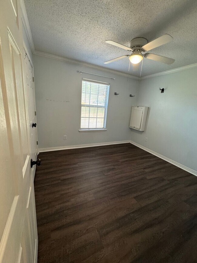 Building Photo - GREAT COMMUTE LOCATION!