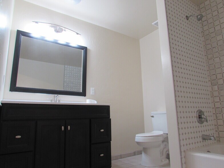 Building Photo - 3271 C 1/2 Rd