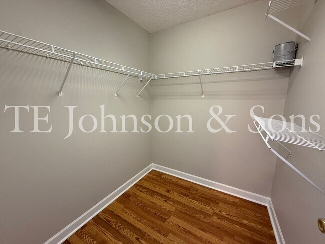Building Photo - Spacious 3 Bedroom Home with Primary Suite on Main Level in Camden Forest