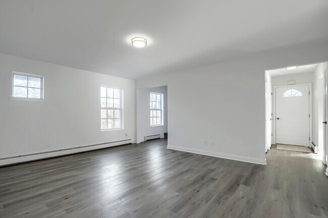 Building Photo - 43 Brewer Rd