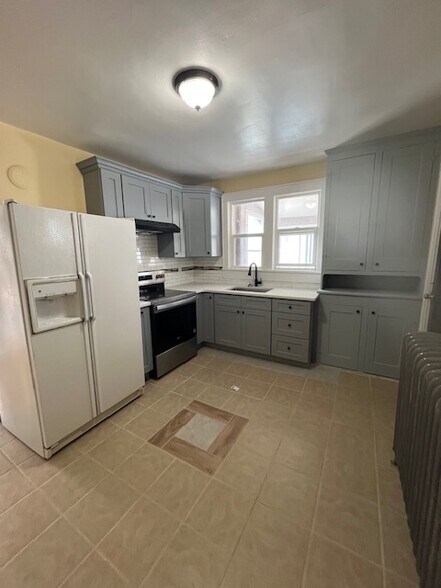 Building Photo - 300 Locust Ave