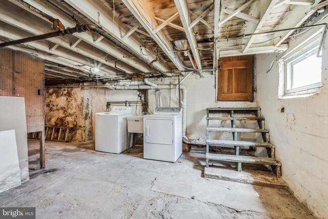 Building Photo - 239 Lemonte St