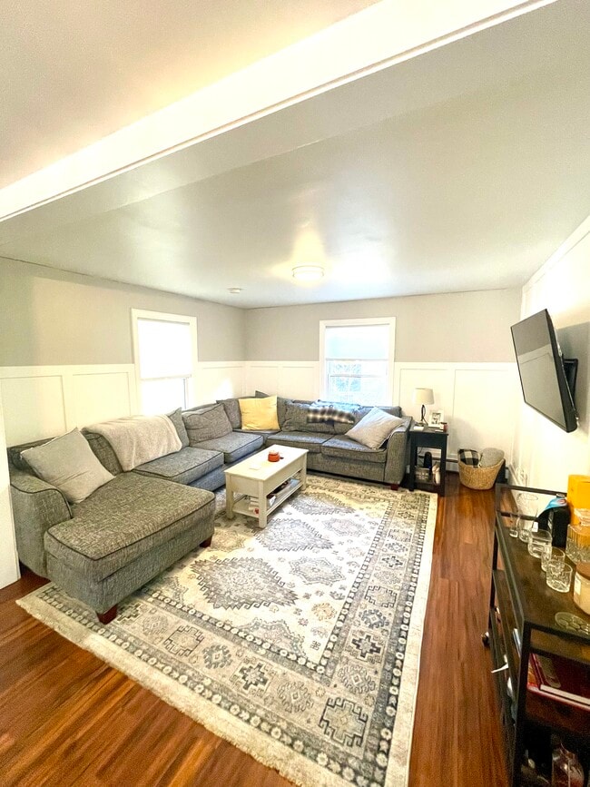 Building Photo - 8 Harris St