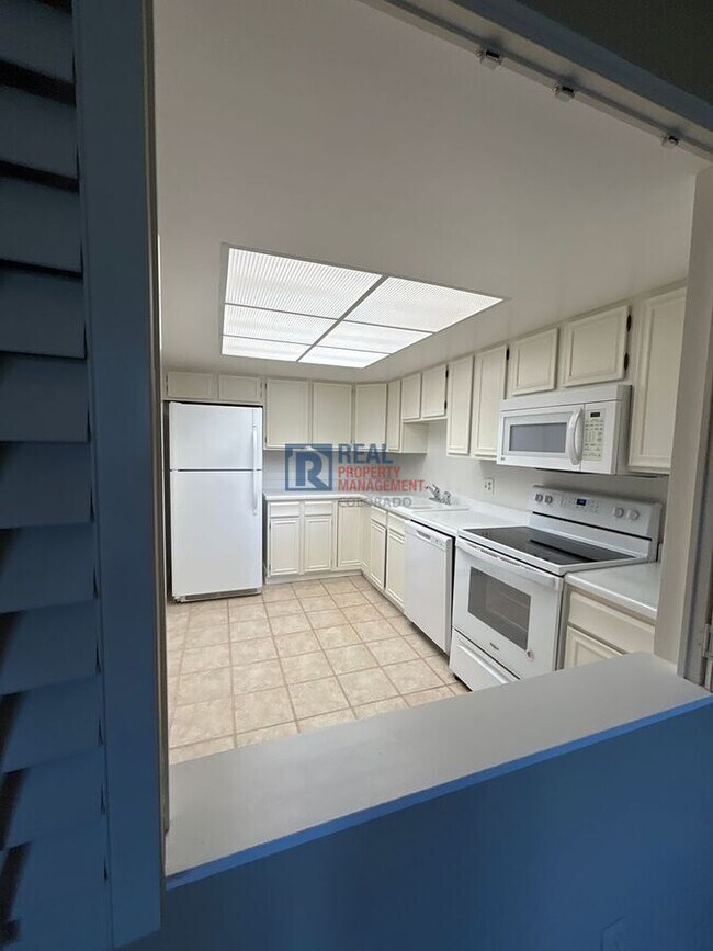 Building Photo - 14390 E Marina Dr