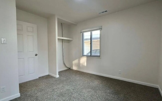 Building Photo - 804 St Thomas Ln