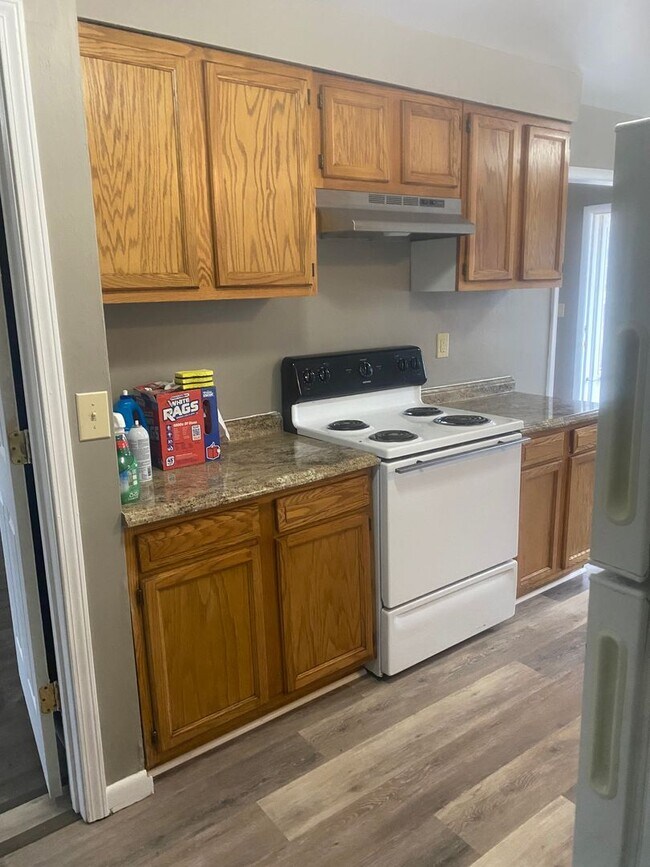 Building Photo - 524 N Allyn St