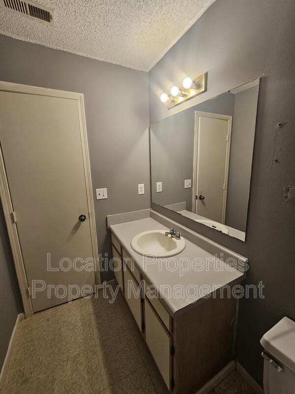 Building Photo - 3923 Overland Dr