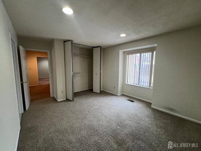 Building Photo - 89 Gate House Ln