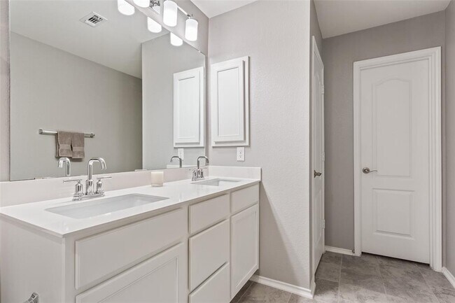 Building Photo - 120 Benmyrtle Trl