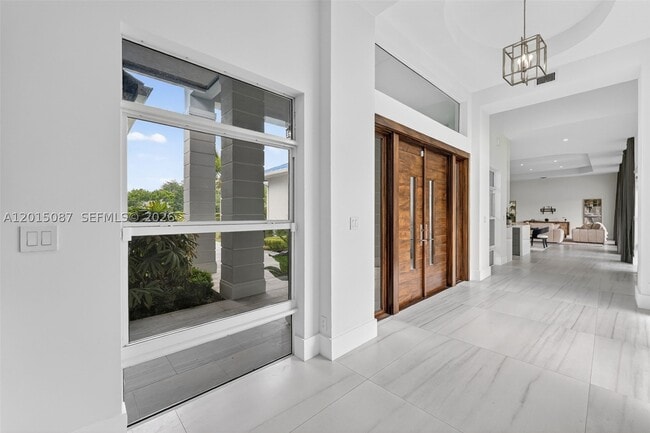 Building Photo - 2400 SW 112th Ave