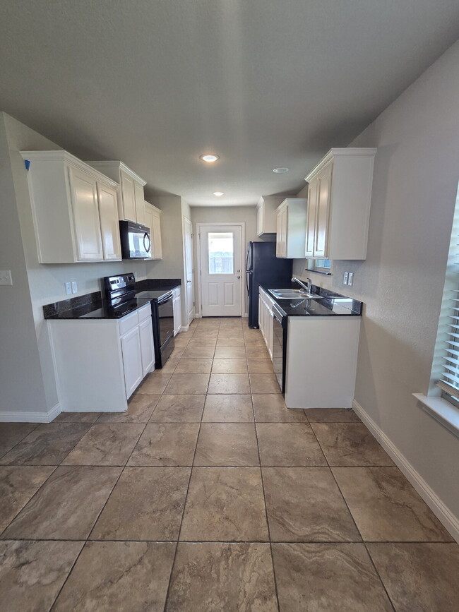 Building Photo - 3002 Weave Ct