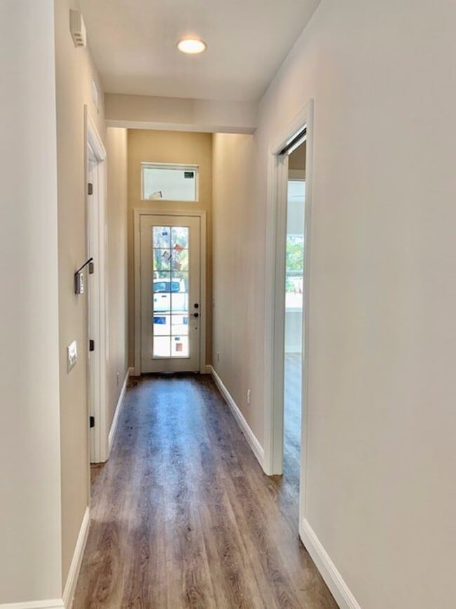 Building Photo - Newer Home waiting for you !